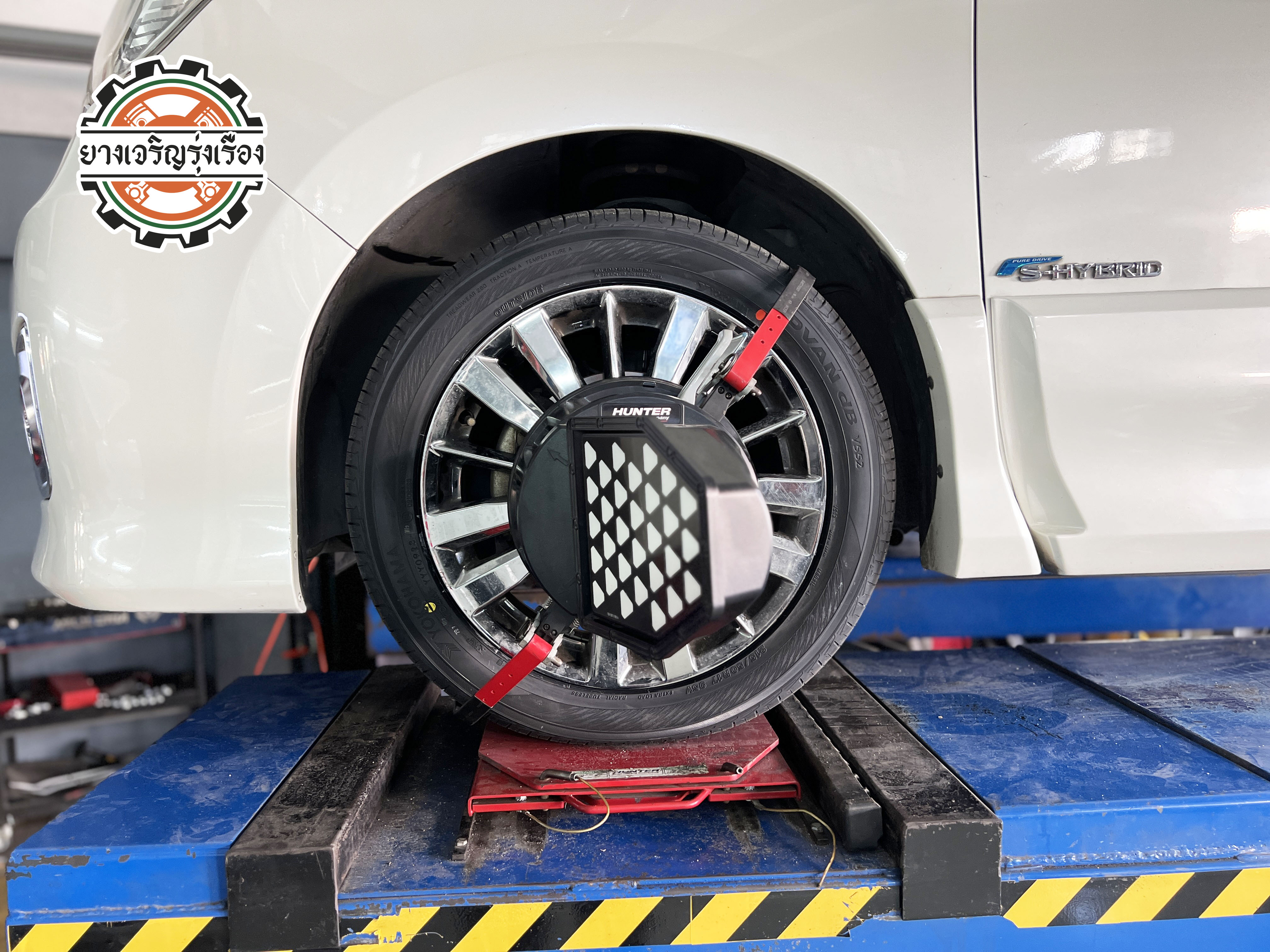 NISSAN SERENA เข้ารับบริการเปลี่ยนยางรถยนต์เน้นการใช้งานประจำวัน เน้นนุ่มนวล เลือกยางพรีเมี่ยม นุ่มเงียบ จบ ☄️YOKOHAMA ADVAN dB V552 Japan ขนาด 215/50R17 𝙊𝙪𝙧 𝙎𝙚𝙧𝙫𝙞𝙘𝙚 บริการทางร้าน เรารับทำอะไรบ้าง 🔧 ติดตั้งยางแบบไร้รอย 100% 🔧 บริการสลับยาง ตามอายุ 🔧 มียางรถยนต์ทุกยี่ห้อให้เลือกซื้อ 🔧 เช็คช่วงล่าง แก้ปัญหาให้ตรงจุด 🔧 บริการล้างลิ้นปีกผีเสื้อ 🔧 บริการเช็คระยะรถยนต์ 🔧 เปลี่ยนถ่ายของเหลวทั้งระบบ 🔧 ตั้งศูนย์ด้วยเครื่อง HUNTER นำเข้าจาก USA สอบถามข้อมูลเพิ่มเติม หรือนัดหมายเข้ารับบริการ Tel : 08-6569-1915 Tel : 08-6544-5963 Line id : @88rw Tiktok : https://www.tiktok.com/@88rwycrr Youtube : https://youtube.com/@88rw Facebook : https://www.facebook.com/88rwtire Location : https://goo.gl/maps/HrNUAZXPN94KvxZ98?coh=178573&entry=tt #รถยนต์มีปัญหาไม่รู้ต้องแก้ตรงไหน ทางเรายินดี ตรวจหาปัญหาและหาวิธีแก้ บอกลูกค้าก่อนลงมือทำเสมอราคาเป็นธรรมไม่เอาเปรียบ สบายใจคุณลูกค้า ---------------------------------- ดูแลให้คำปรึกษาทุกปัญหาคาใจ ไม่ทิ้งลูกค้า มีบริการหลังการขาย 【ให้ผู้เชี่ยวชาญของเรา ดูแลรถคุณ】 ร้านยางเจริญรุ่งเรือง ยินดีต้อนรับครับ ---------------------------------- #โช๊คอัพรถยนต์ #monroe #yss #kayaba #profender #ร้านยางเจริญรุ่งเรือง #นนทบุรี #งามวงศ์วาน #amsfix #บริการช่วงล่างรถยนต์ #ซ่อมบำรุงช่วงล่าง #เซทอัพโช๊คอัพรถยนต์