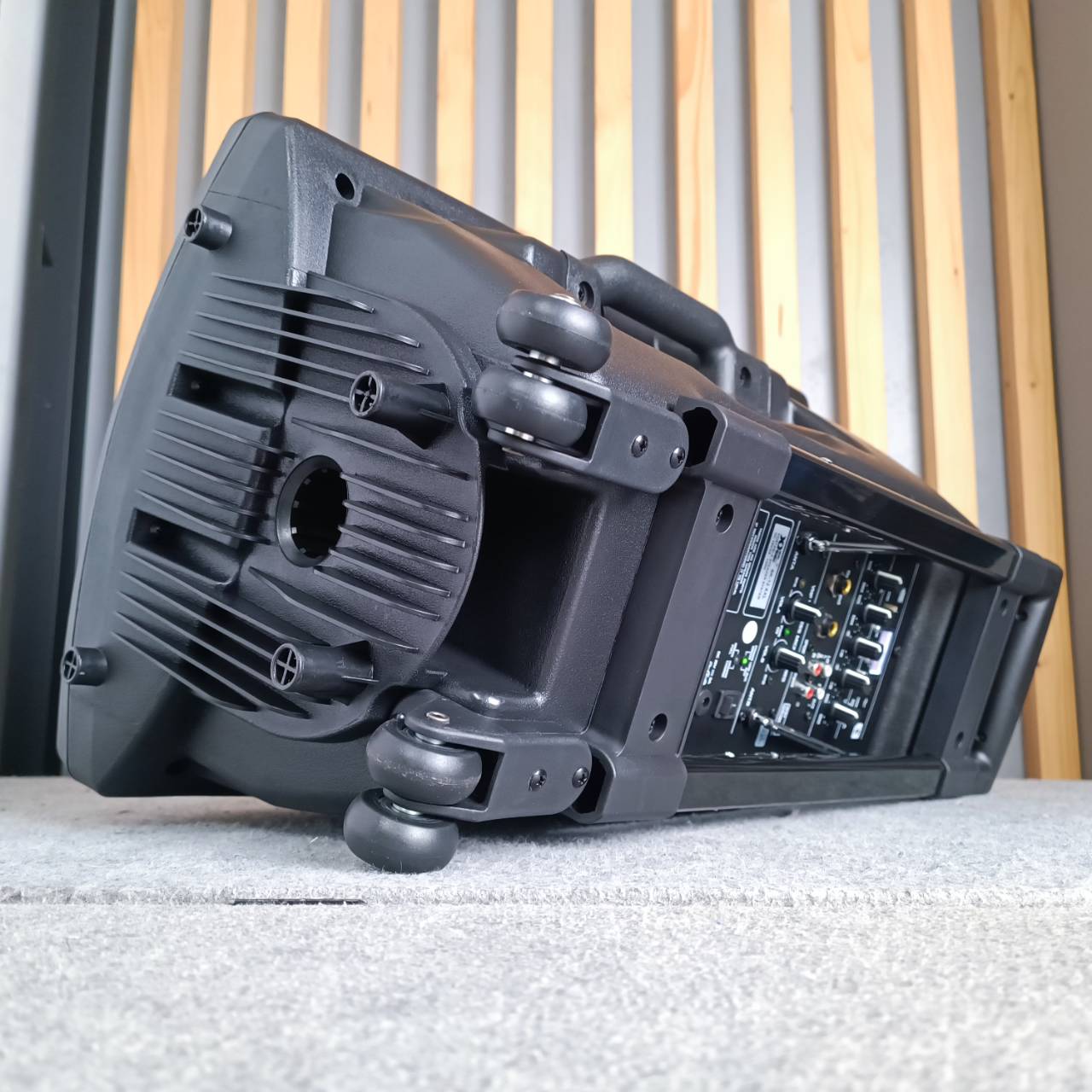 XXL SK 12 ตู้ลำโพง12นิ้ว USB บลูทูธ พร้อม ไมค์ลอย 2ตัวชาร์จแบตได้ SK-12 ลำโพง อเนกประสงค์ SK12 ลำโพงล้อลาก