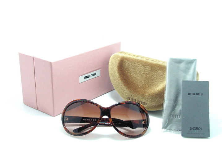 หมดแล้วค่ะ+++แว่นกันแดด MIU MIU !!!สวยและเก๋มากมากค่ะ ของแท้100%และถูกสุดๆ ส่งตรงจากUS.ค่ะ