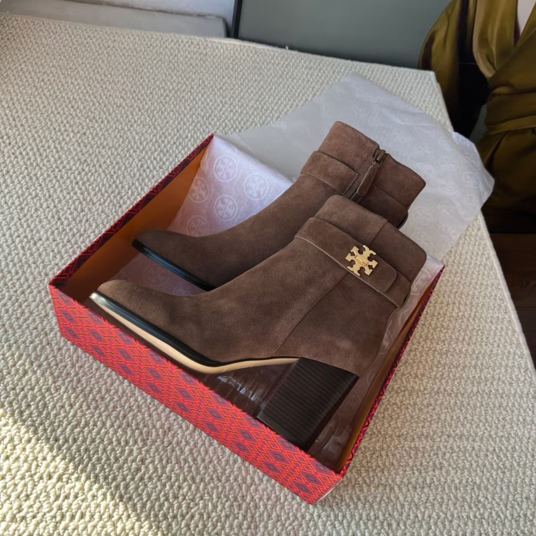 **do** รองเท้าหนังบู้ทสั้น Tory Burch T Lock High Heel Ankle Boots มี 2 สี สินค้าใหม่ ของแท้