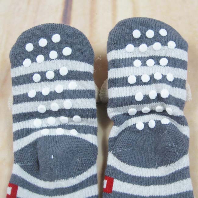 CCH34 ของเล่นเด็กถุงเท้าเด็กมีเสียงกุ๊งกริ๊ง คู่ละ