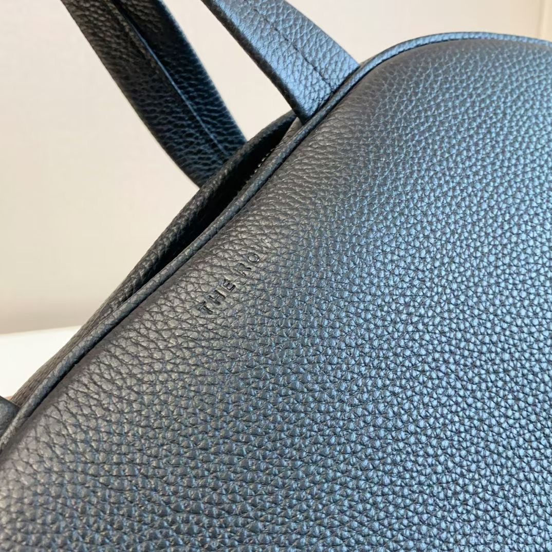 **do** กระเป๋าหนัง THE ROW TWO LOGO BOWLER BAG มี2 สี สินค้าใหม่ ของแท้