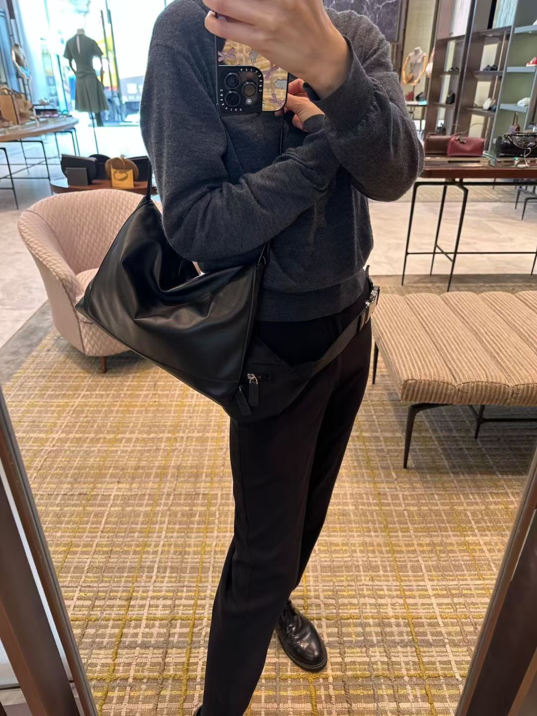 กระเป๋าหนังแกะ The Row Nan Shoulder Bag in Leather มี 2 สี มีกระเป๋าเล็กห้อย สินค้าใหม่ ของแท้