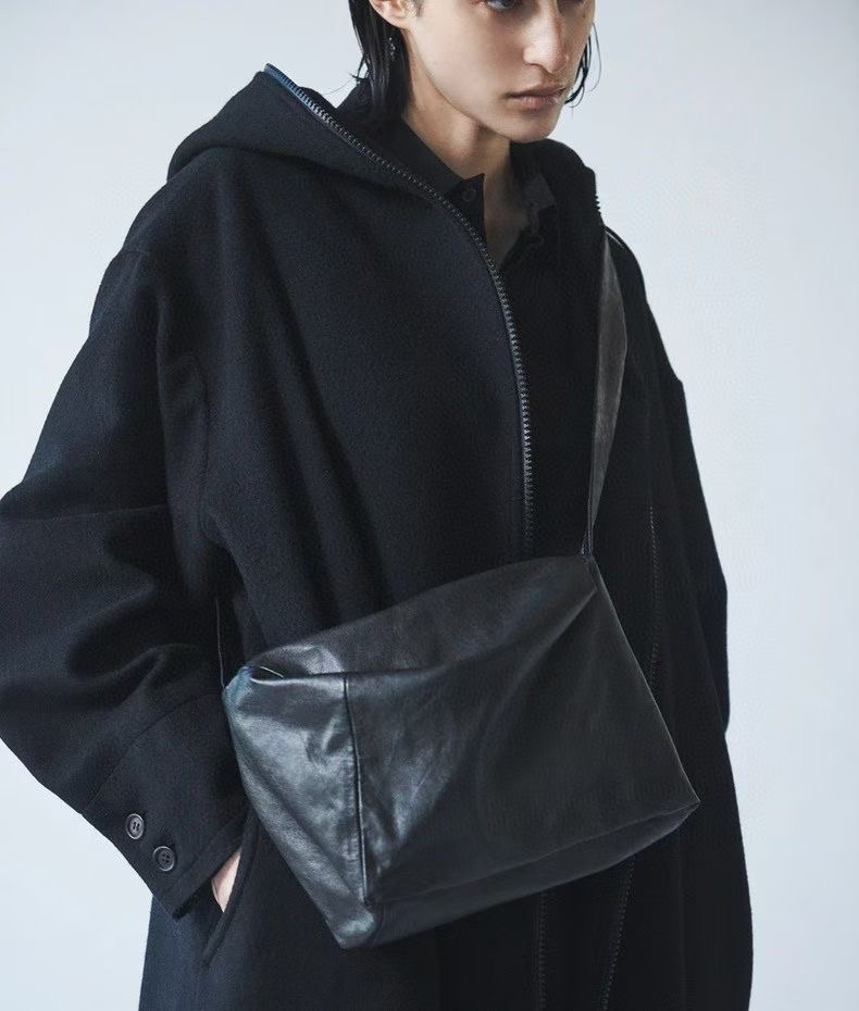 **Do** กระเป๋าหนังแท้ Discord Yohji Yamamoto - Puff สินค้าใหม่ ของแท้