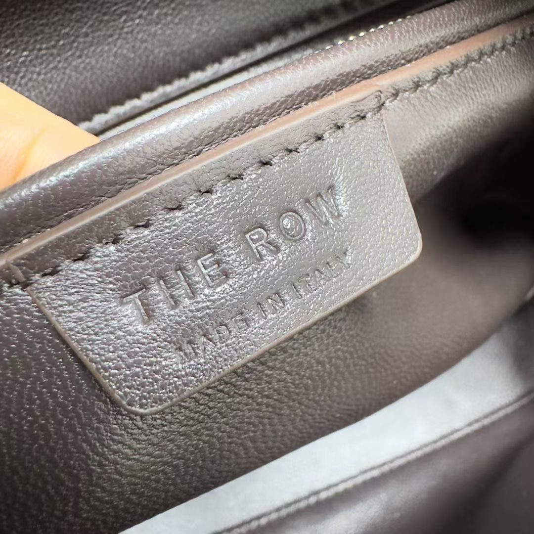 กระเป๋าหนังแกะ THE ROW Astra leather tote bag มี 2 สี หนังนุ่มมาก สินค้าใหม่ ของแท้