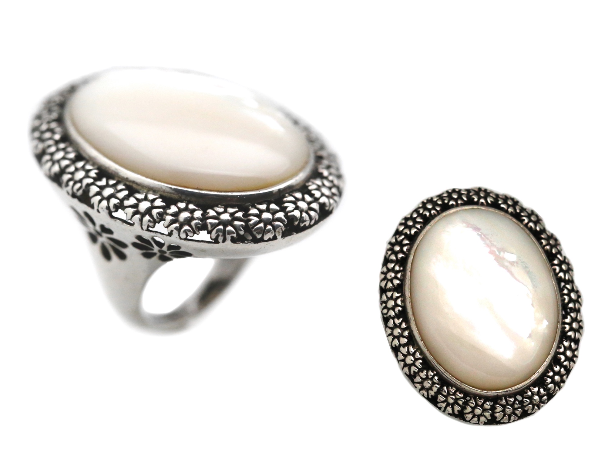 แหวนเงินแท้ฝังเปลือกหอยมุก (Silver ring with Mother of Pearl)