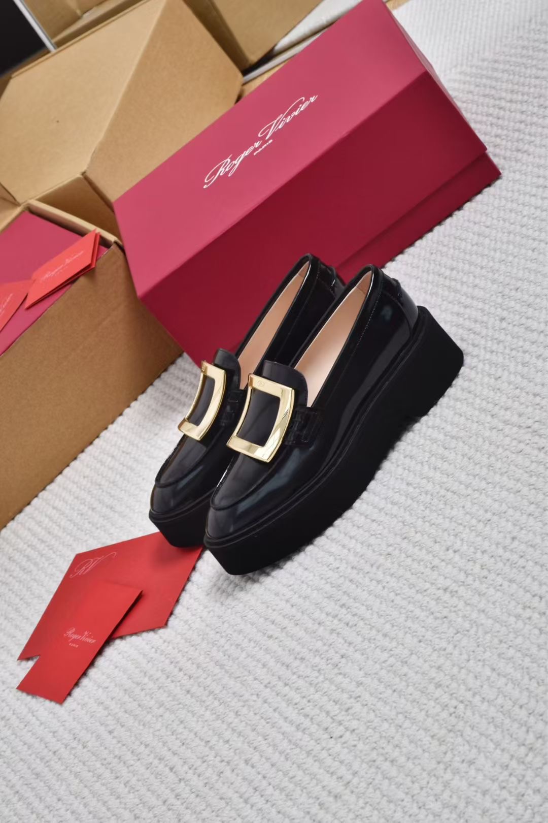 do** รองเท้า Roger Vivier Viv' Rangers Loafers in leather ส้นสูง 5cm สินค้าใหม่ ของแท้