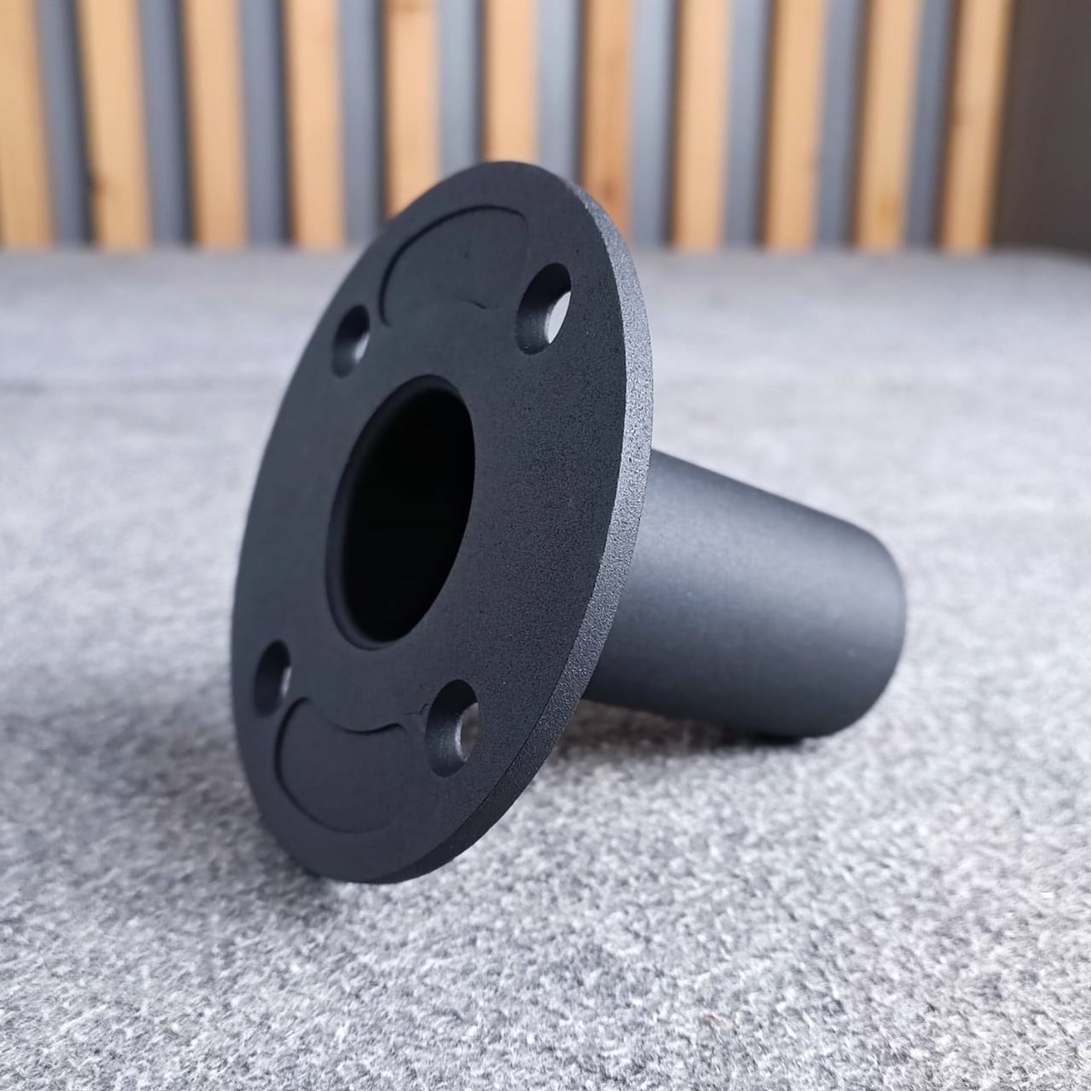 (1อัน)ลดล้างสต็อค แป้นสวมขาตั้งลำโพง อลู JH-7222 แป้นสวมลำโพง แป้นท้ายตู้ลำโพง JH7222 JH 7222 แป้นขาตั้งตู้ เอไอ-ไพศาล