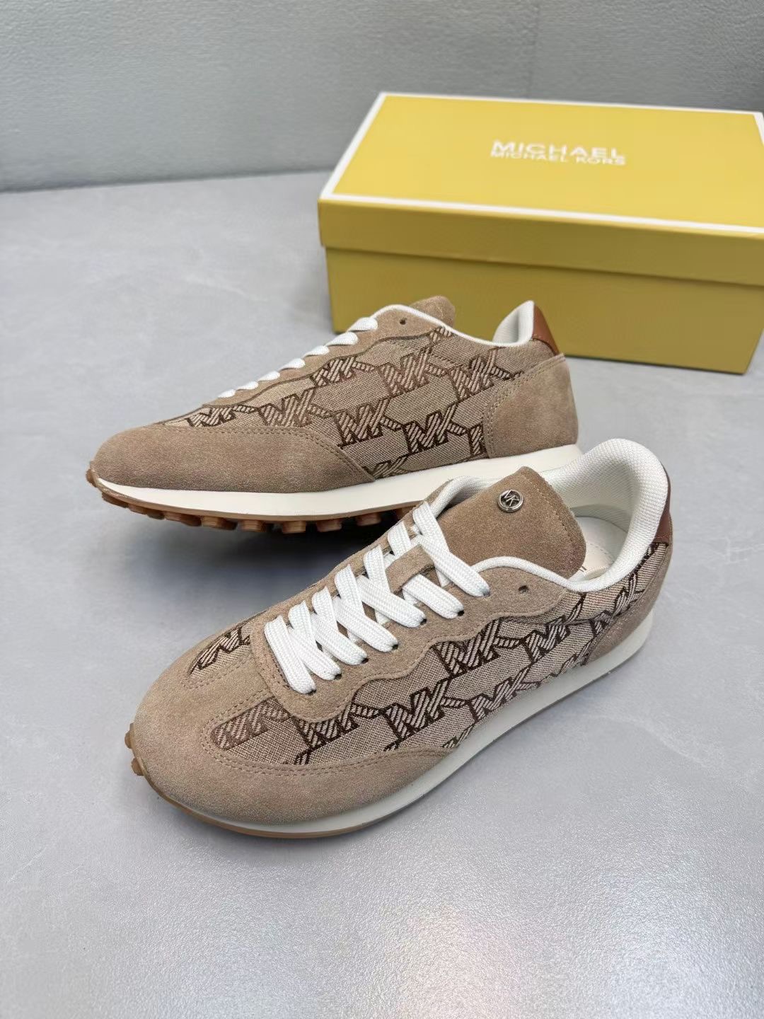 **do** รองเท้า Michael Kors Jaime Sneakers ของผู้หญิง สินค้าใหม่ ของแท้