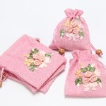 ถุงผ้ากระสอบ แต่งดอกไม้ ถุงผ้าใส่ของชำร่วย ขนาด 10x14 cm แบบน่ารัก สีหวาน ถุงผ้าเก๋ ๆ 536901