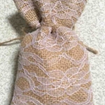 ถุงผ้ากระสอบ แต่งลาย ลูกไม้ แบบสวย สำหรับ ใส่ของชำร่วย ของที่ระลึก ใส่ข้าวสาร ถุงผ้า วินเทจ ขนาด 9.5x14.5cm 103180