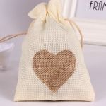ถุงผ้าป่าน ถุงผ้าลินิน ถุงผ้ากระสอบ สีขาว สีครีม ลายหัวใจ ถุงหูรูดขนาด 10x14 cm แบบสวย ๆ 330660