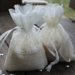 ถุงผ้าลูกไม้ สีขาวครีม ถุงผ้าใส่ของชำร่วย แบบไทย ๆ ขนาด 10x14 cm ถุงผ้าลูกไม้ สวย ๆ 919470