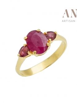 แหวนทับทิมแท้ "เปลี่ยนลุคให้ GLAM ขึ้น ด้วยแหวนทอง 18 K ฝังทับทิมแท้ รวมกว่า 2.20 กะรัต " (2.20 Carat Ruby Ring)