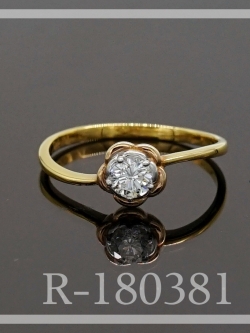 แหวนเพชร 26.5 ตังค์ (18K Diamond Flower Ring)
