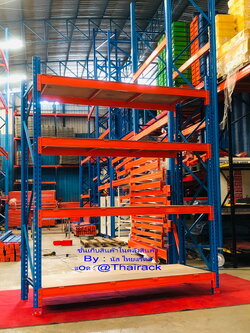 ชั้นเก็บสินค้าในโกดังในคลังสินค้ามือสอง สภาพใหม่