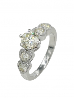 แหวนเพชร ราคาพิเศษ แหวนเพชร 1.03 กะรัต เหลี่ยมดี ไฟดีมาก (Fancy Yellow Diamond Ring)