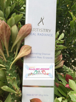 ARTISTRY IDEAL RADIANCE Illuminating Foam Cleanser (125ml) มีส่วนผสมของเชียและทับทิม ด้วยเทคโนโลยี 3D ผลิตภัณฑ์ทำความสะอาดผิว