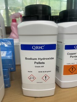 Sodium Hydroxide AR, 1 kg -Qrec Newzealand