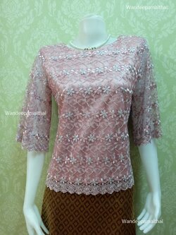 เสื้อลูกไม้แก้ว คอปาด ซับด้วยผ้าต่วนอย่างดีซิปหลัง สีกลีบบัว เบอร์ L อกเสื้อวัดเต็ม 37.5 นิ้ว