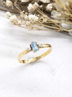 Artisan by NK - แหวนทอง 18K ฝังพลอยอะความารีนแท้ ประดับด้วยเพชรแท้ (18K Gold Ring with Natural Aquamarine)
