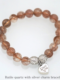 สร้อยข้อมือหินไหมทอง ขนาด 10 มิลลิเมตร พร้อมจี้เงิน (Rutile quartz with silver charm bracelet)