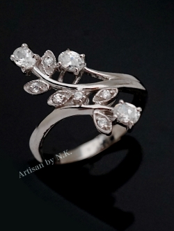 แหวนเงินแท้ ลาย ช่อดอกไม้ ฝังเพชร CZ (Silver CZ flower and leaf ring)