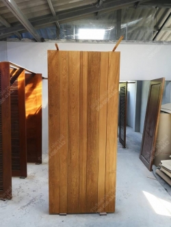 ประตูไม้สัก