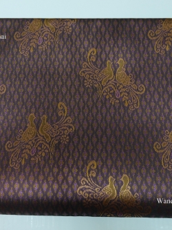 ผ้าถุงไหมเกษตร สีม่วง ลายนกยูง (ผ้าไหมรับไหว้) (ผ้ารับไหว้)