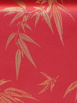 กระดาษห่อของขวัญ พิมพ์ลายทอง สีแดง ลายใบไผ่