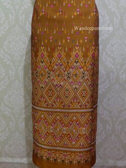 ผ้าถุงไหม ผ้าซิ่นไหม ผ้าถุงไหมสำเร็จรูป ไหมแพรวากาฬสินธิ์ุ ตะขอป้ายข้าง สีน้ำตาลทอง