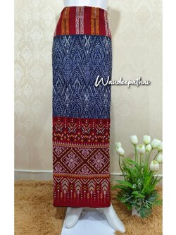 ผ้าซิ่นฝ้าย ลายมัดหมี่คราม เชิงแพรวาตีนแดง ขนาด2หลา