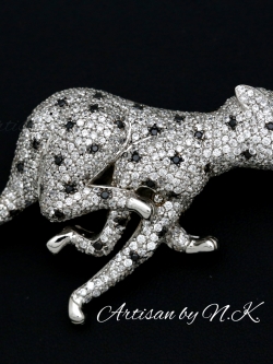 เข็มกลัดเงินแท้ชุบทองขาวสไตล์คาร์เทียร์ฝังเพชร CZ (The elegant Cartier style panther silver Brooch)