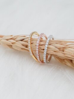 แหวนเพชรแถวสุดคิ้วท์ หนัก 15 ตังค์ ร้านเราดีไซน์มาในทรง Half Ethernity สุดคลาสสิค นำไปใส่เดี่ยวๆก็เด่นสะดุดตา ใส่ร่วมกับแหวนเพชรวงอื่นก็ช่วยเพิ่มประกายได้เป็นอย่างดีค่ะ