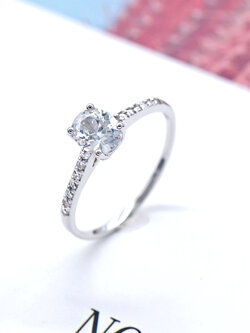 แหวนเพชร Cubic Zirconia คุณภาพพรีเมี่ยม วงนี้มาในสไตล์ Sweet & Elegant หัวแหวนเป็นเพชรเม็ดเดี่ยว ส่วนตัวเรือนมีเพชรจิ๋วๆล้อมรอบ น่ารักมากๆค่ะ