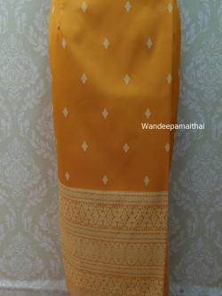 ผ้าถุงไหม ผ้าถุงไหมสำเร็จรูป สีเหลืองส้ม เอว 30-32 นิ้ว