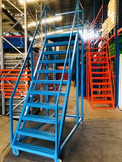 บันไดมีล้อสีน้ำเงินมาใหม่