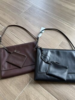 กระเป๋าหนังแกะ The Row Nan Shoulder Bag in Leather มี 2 สี มีกระเป๋าเล็กห้อย สินค้าใหม่ ของแท้