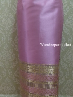 ผ้าถุงไหมสำเร็จรูปเนื้อดี สีกลีบบัว สวยมาก เอว30 นิ้วเลื่อนได้ถึง32 นิ้ว