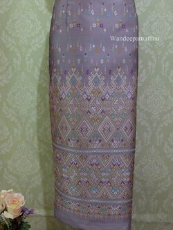 ผ้าถุงไหม ผ้าซิ่นไหม ผ้าถุงไหมสำเร็จรูป ไหมแพรวากาฬสินธิ์ุ ตะขอป้ายข้าง สีอมม่วง