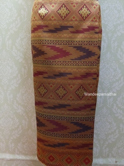 ผ้าถุงไหมสำเร็จรูป ลายน้ำไหล สีเลือดหมู เอว30-32 นิ้ว