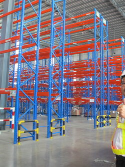 ชั้นเก็บสินค้าในคลังสินค้ามือสองคุณภาพดี