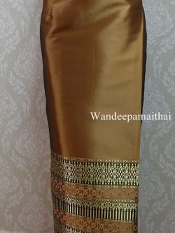 ผ้าถุงไหมสำเร็จรูป เนื้อดี สีน้ำตาลทอง สวยมาก เอว34นิ้วเลื่อนได้ถึง36นิ้ว