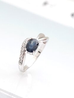 Artisan by nk - แหวนเงินแท้ ฝังไพลินแท้-Silver Ring with Natural Blue Sapphire