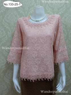 เสื้อลูกไม้ แขนสามส่วน คอระบาย ผ้าแก้ว ปักมุขรอบคอ เบอร์ 52