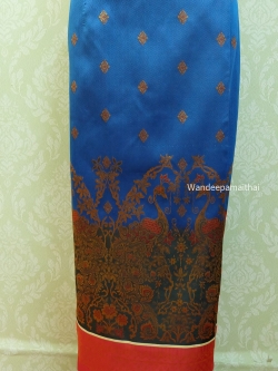 ผ้าถุงไหมสำเร็จรูป ลายนกยูงเชิงแดง สีน้ำงิน เอว36-38 นิ้ว