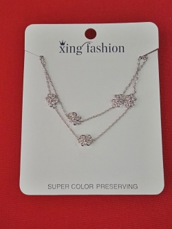 สร้อยข้อมือ ชุบทองคำขาว แต่งเพชรรูปดอกไม้น่ารัก มีตะขอปรับเลื่อนได้