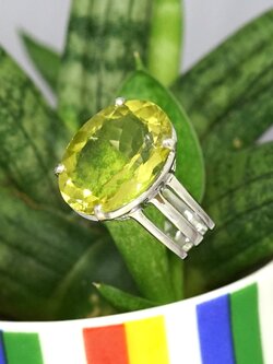 Artisan by NK - แหวนเงินแท้ ฝังด้วยพลอยเพอริดอต (Silver Ring with Natural Peridot)