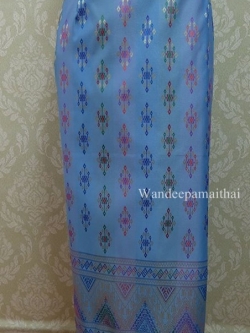 ผ้าถุงไหมสำเร็จรูป สีฟ้า เอว36 นิ้วเลื่อนได้ถึง38 นิ้ว