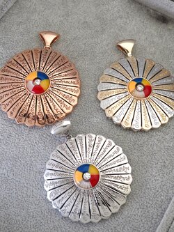 จี้เงินแท้ ฝังด้วยหินแท้และสลักด้วย บทสวดพระมหาปัฏฐาน บทสวดสูงสุดในพระพุทธศาสนา